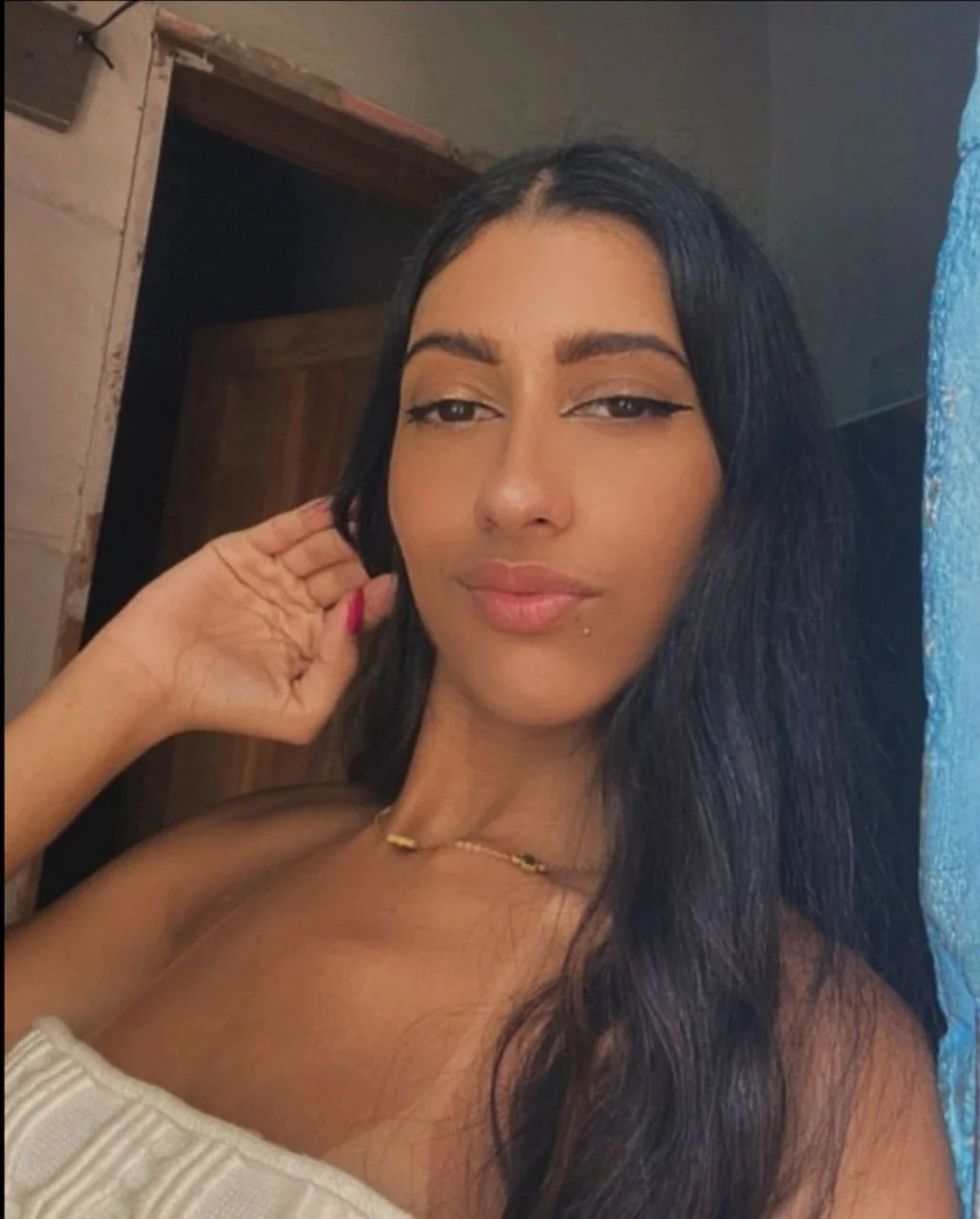 Novinha magrinha acabou de parir, ainda lactante, querendo um homem de verdade para assistir ela image 3