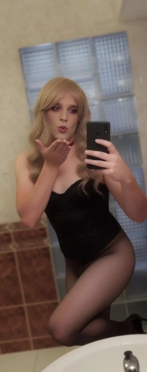 Sissy Slut Laura wants exposing main image
