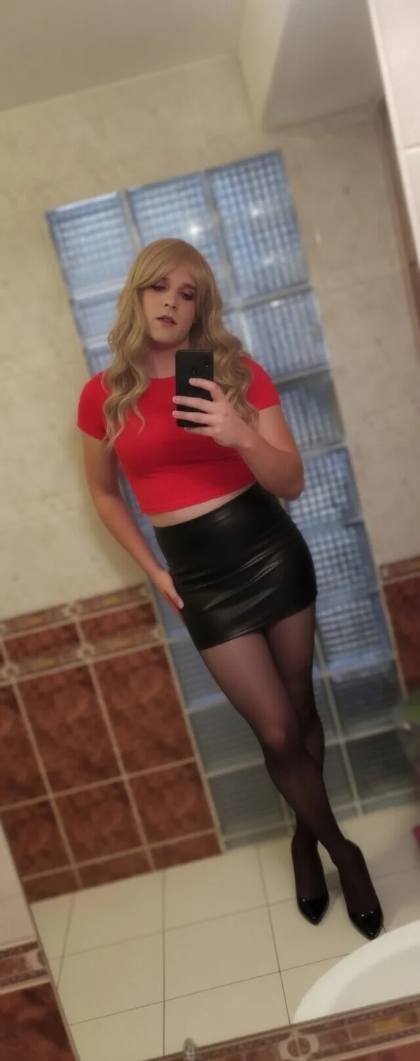 Sissy Slut Laura wants exposing image 2