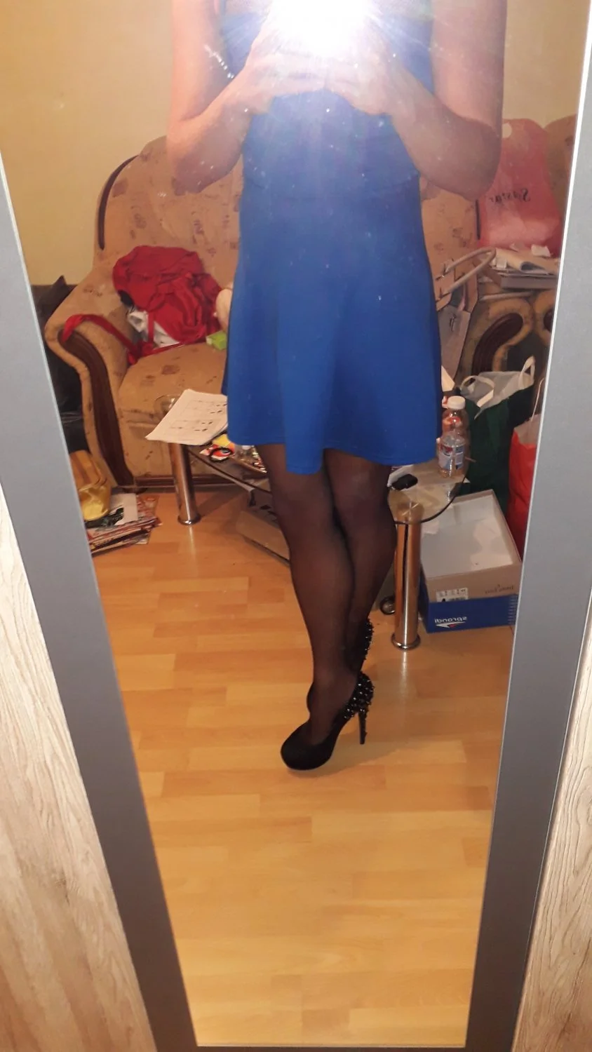 Sissy Slut Laura wants exposing image 3