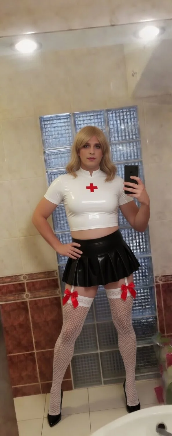 Sissy Slut Laura wants exposing image 32