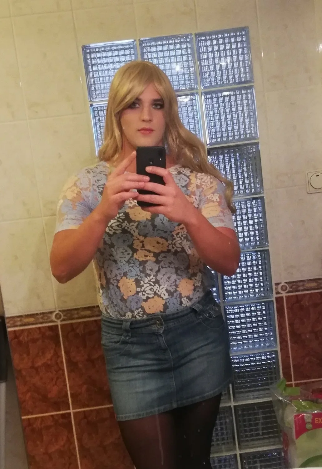 Sissy Slut Laura wants exposing image 6