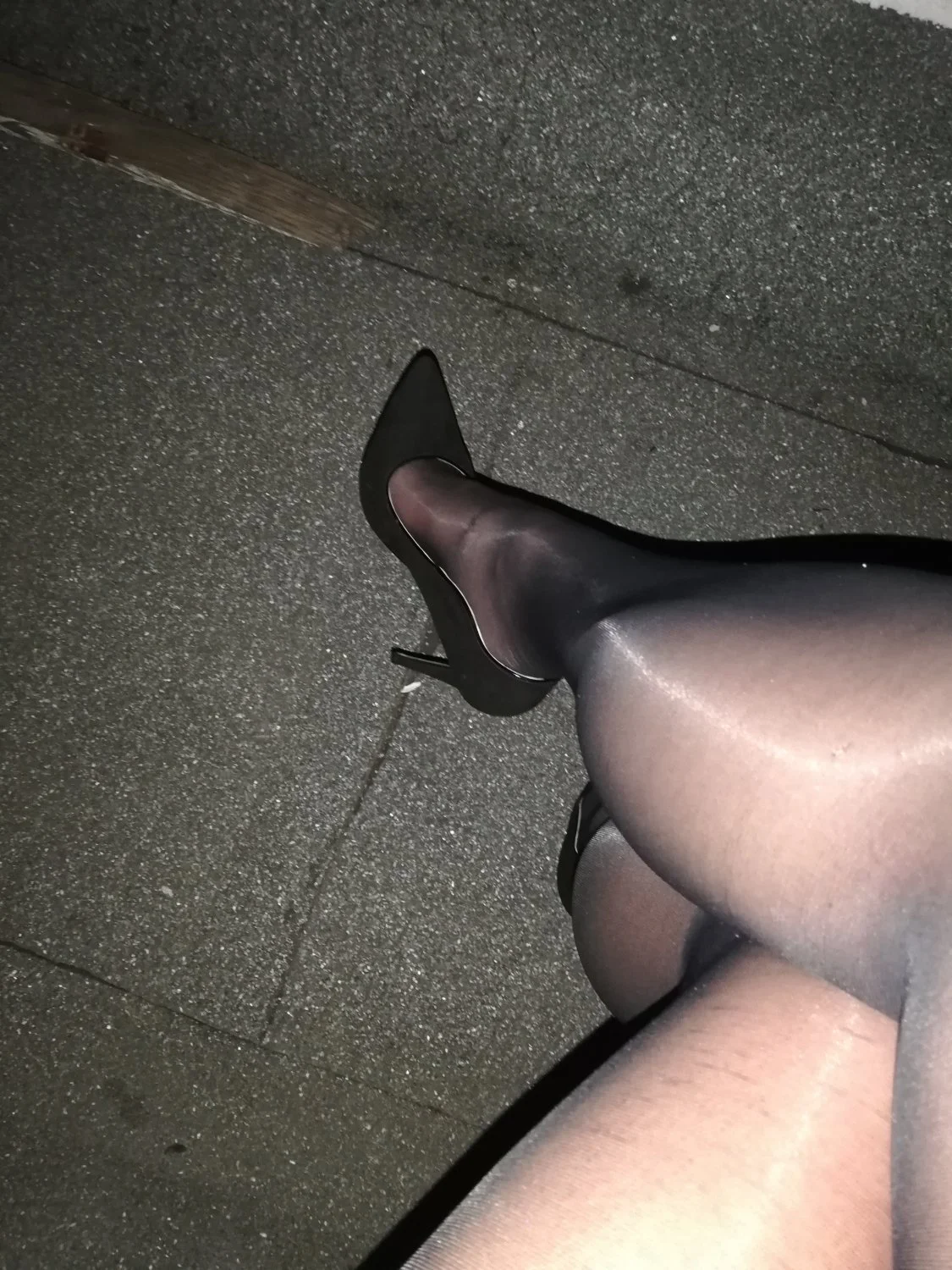 Sissy Slut Laura wants exposing image 9