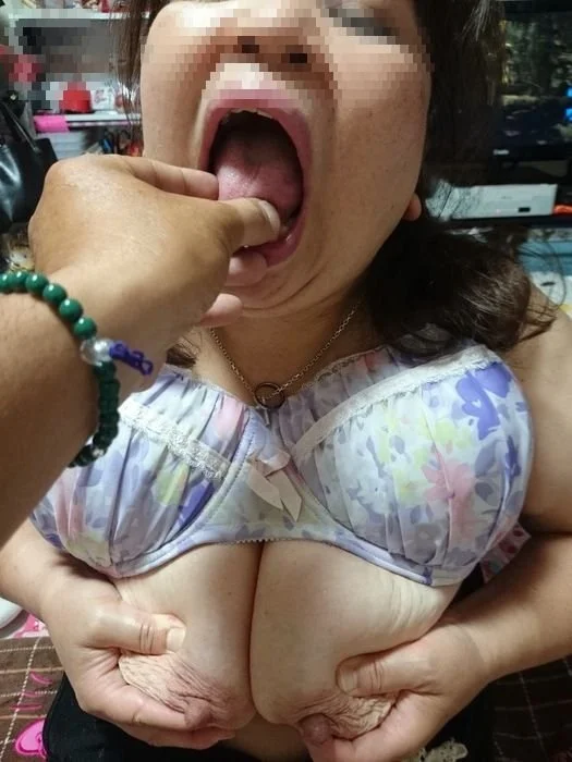 変態仮面豚熟女？スナックママだよね？ image 2