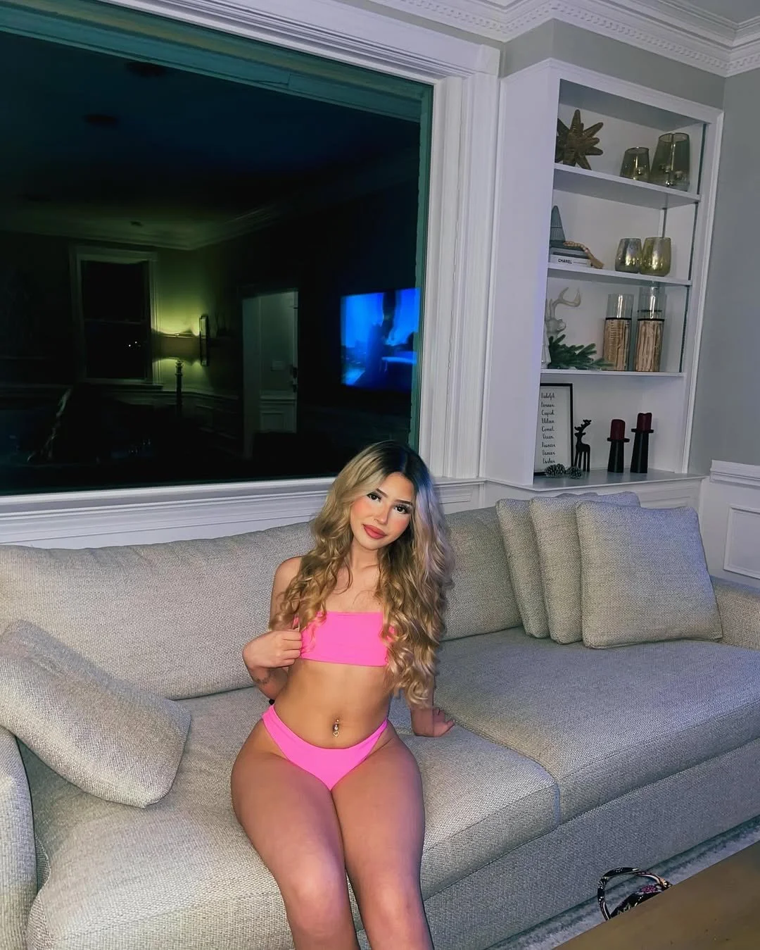 goon to latina hips and legs 1 image 16