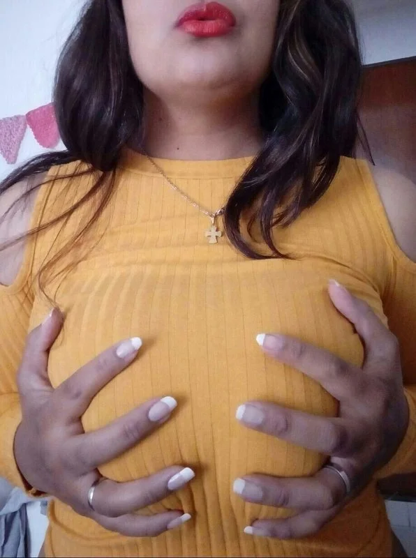 Maestra de jardín morocha culona ricas tetas morenita image 4
