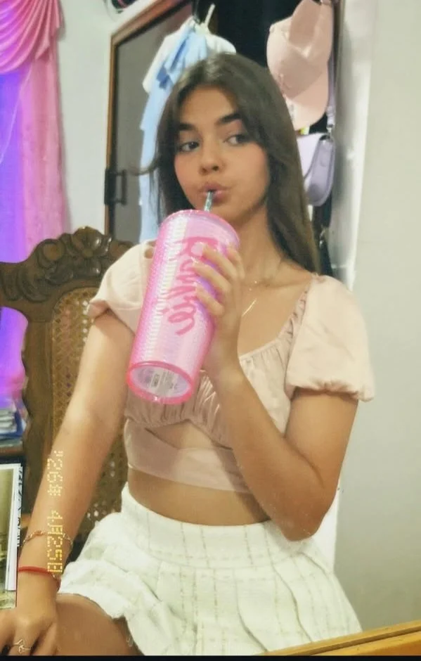 Yessy hermosa Cubana expuesta para darle tributos image 2