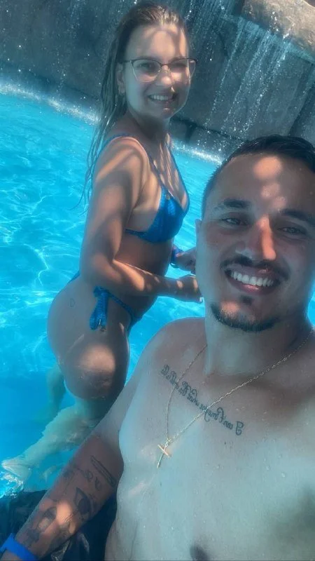 Casal caiu na net! corno gravou a loira safada na mamada e depois colocou ela pra sentar image 2