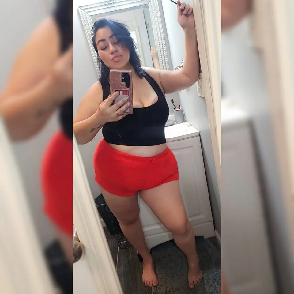 -finally found my friends hot moms social media- image 3