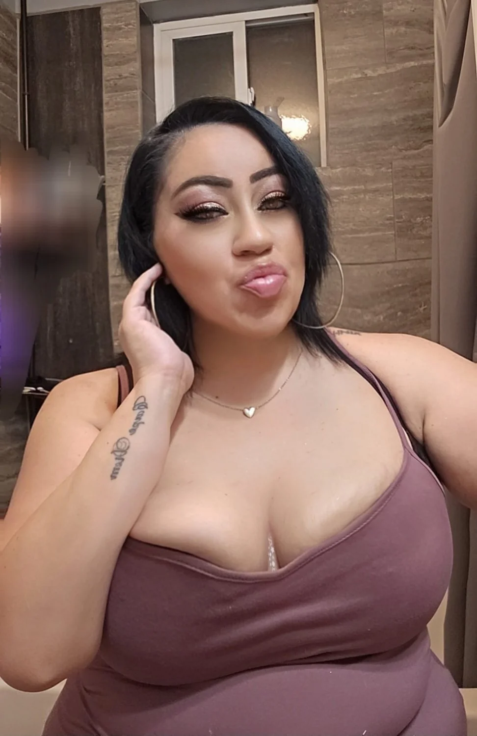 -finally found my friends hot moms social media- image 6