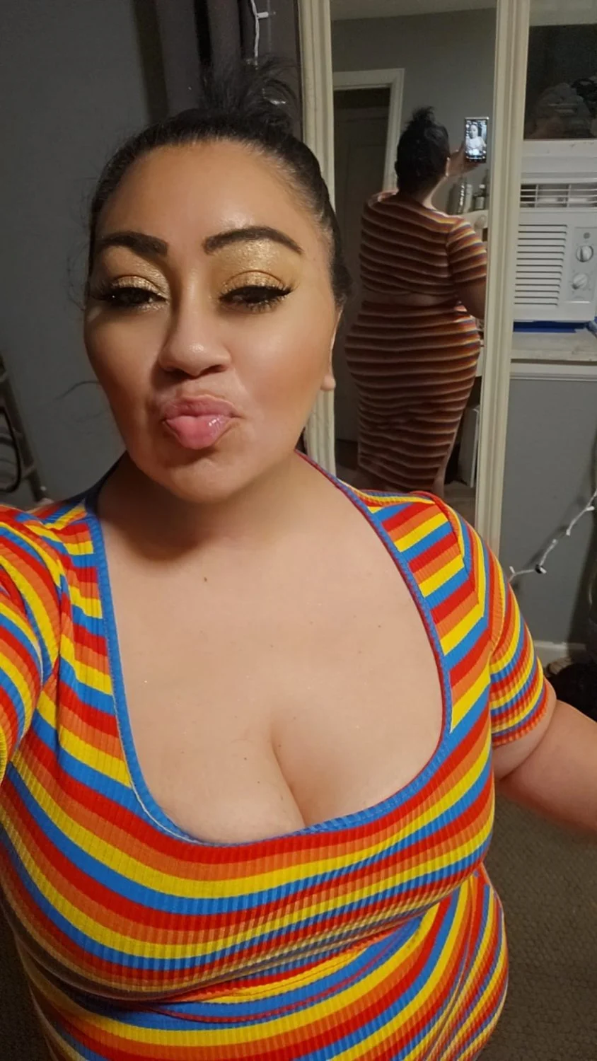 -finally found my friends hot moms social media- image 7