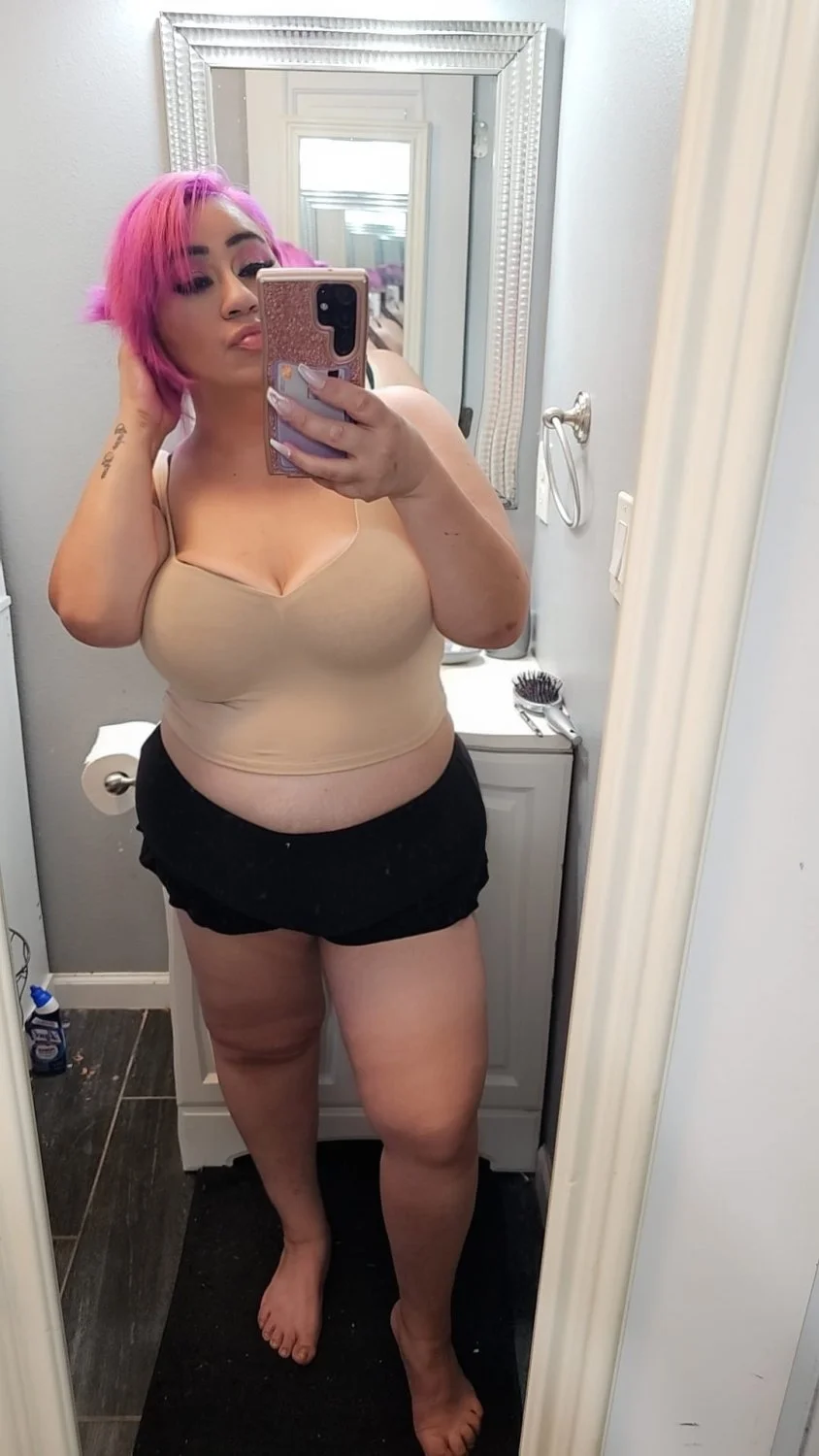 -finally found my friends hot moms social media- image 8