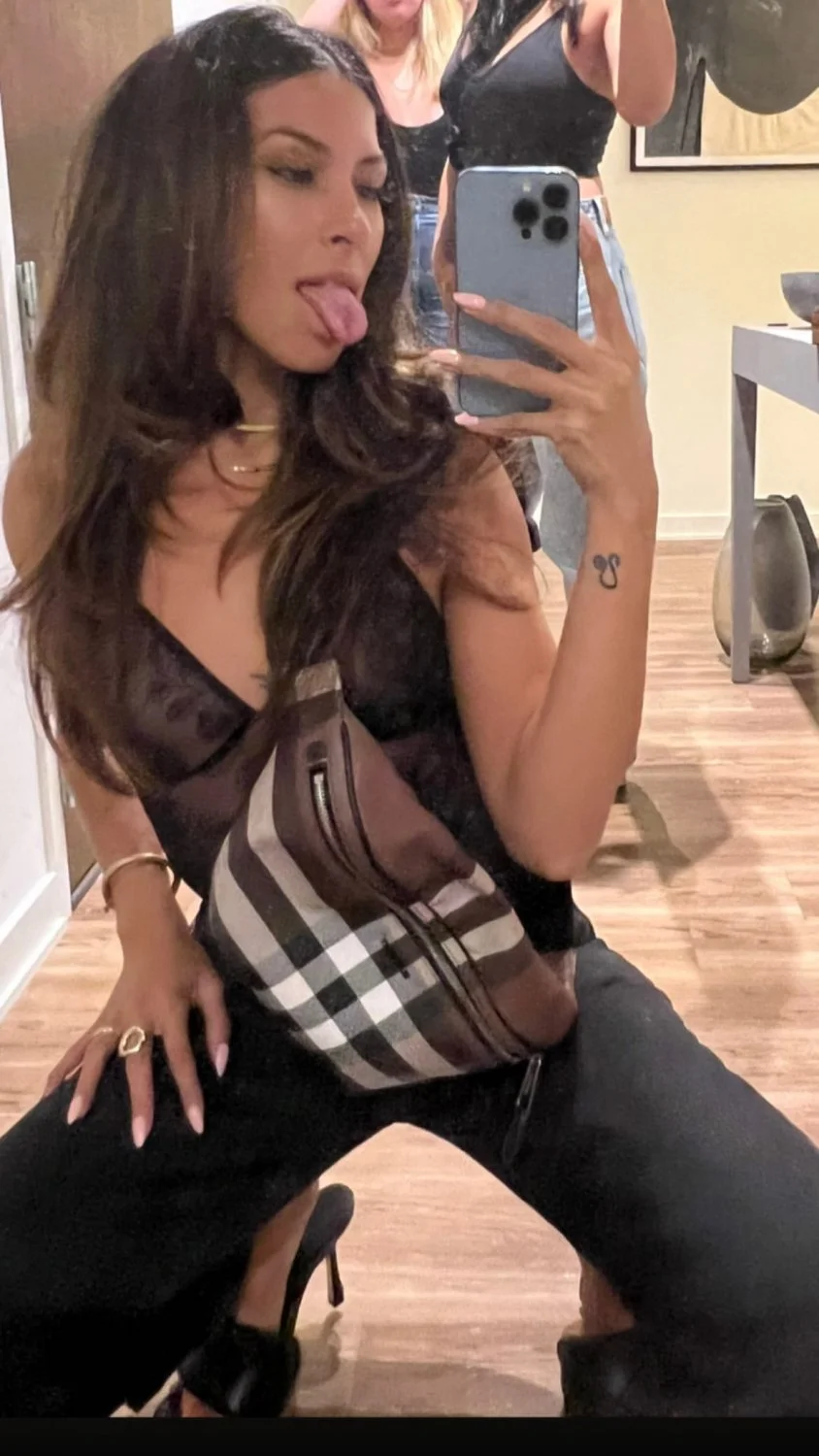 Sexy petite Latina Karla Chicago image 8
