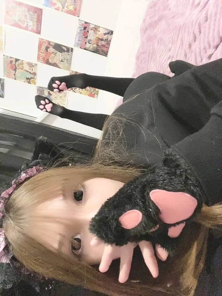 🔞🩷Linda muñequita con sus medias largas de gatita salvaje 🩷🐾 image 1