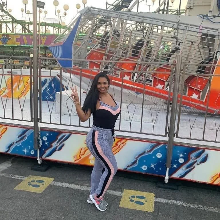 Brazilian slut MILF leaked image 4