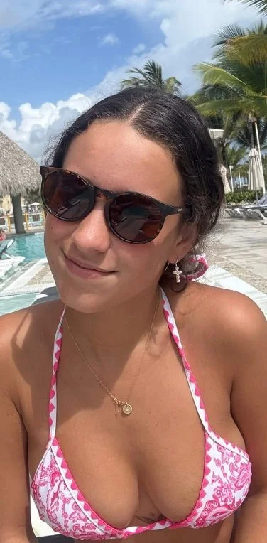 19 year old Sofia image 1