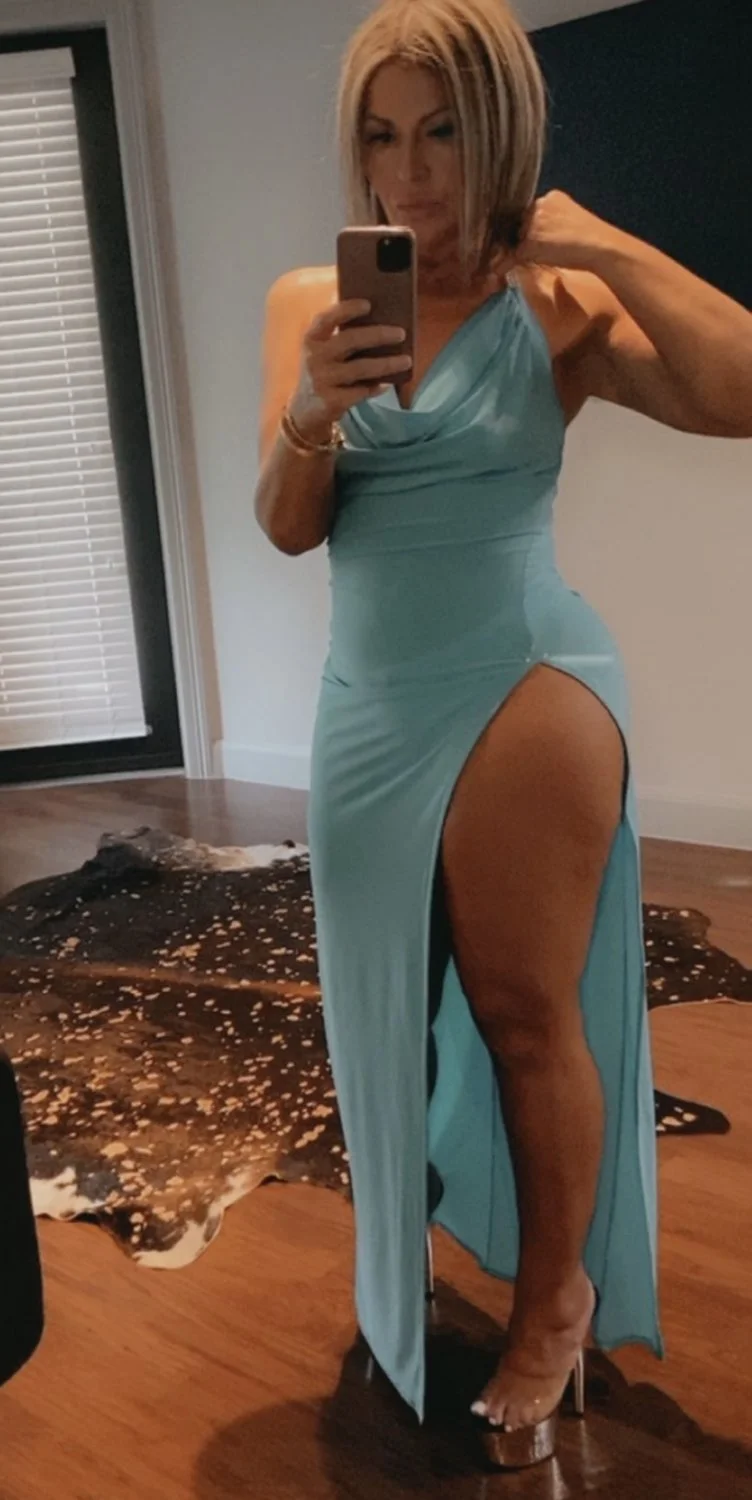 Texas escort milf Valentina Amor image 22