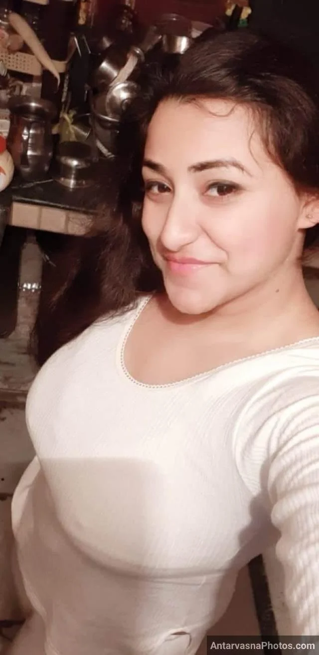Big-indian-Boobs image 10