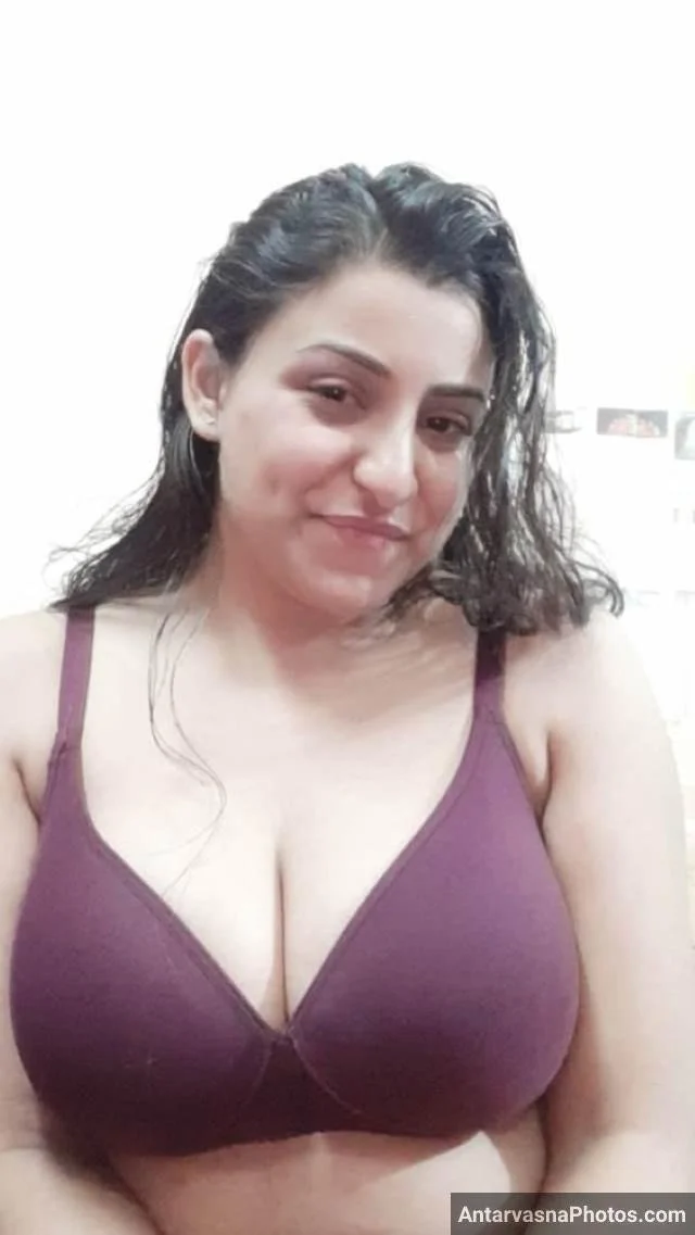 Big-indian-Boobs image 3