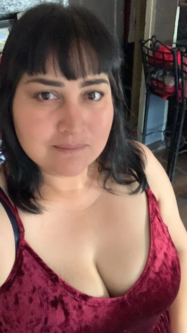 Sexy Latina BBW MILF image 17
