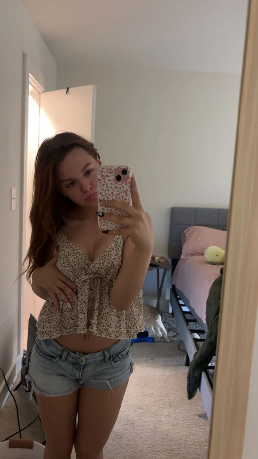 Barely legal teen girl main image