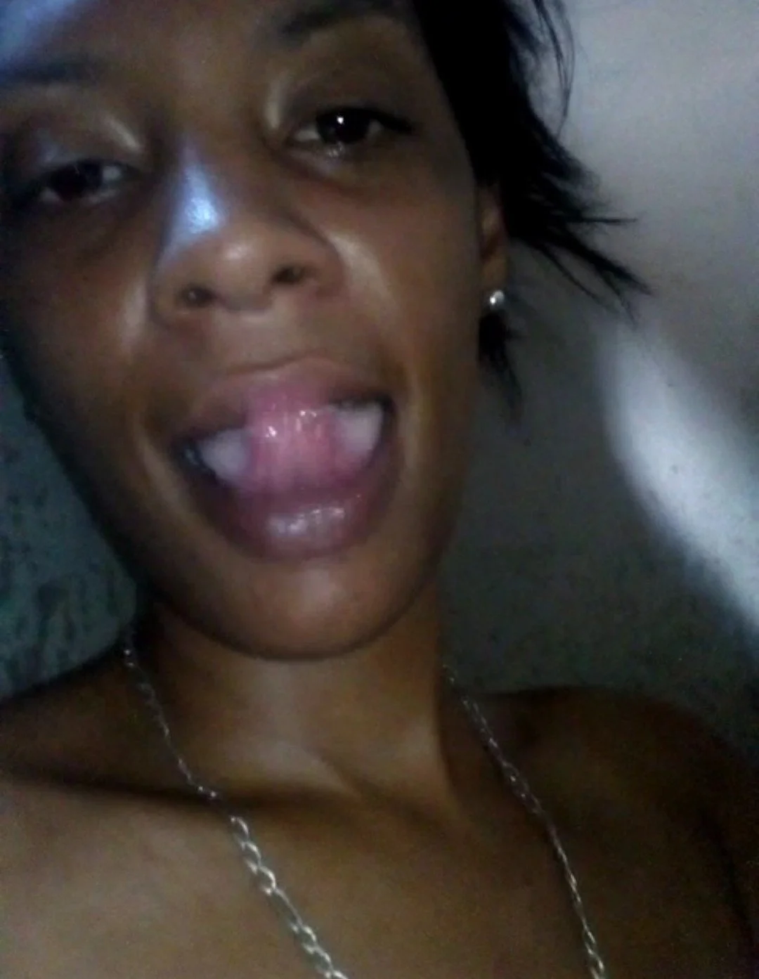 HOLA BBS AQUI EN EL BAÑO ESPERANDO A MI MACHO PARA QUE ME METAN LA VERGA Y ME DE LECHITA CALIENTE image 11