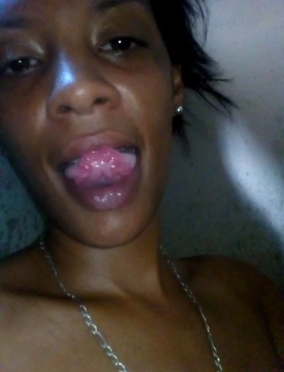 HOLA BBS AQUI EN EL BAÑO ESPERANDO A MI MACHO PARA QUE ME METAN LA VERGA Y ME DE LECHITA CALIENTE image 12