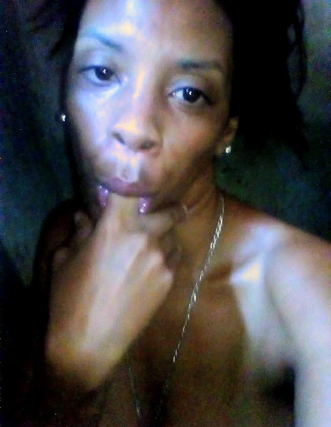 HOLA BBS AQUI EN EL BAÑO ESPERANDO A MI MACHO PARA QUE ME METAN LA VERGA Y ME DE LECHITA CALIENTE image 3