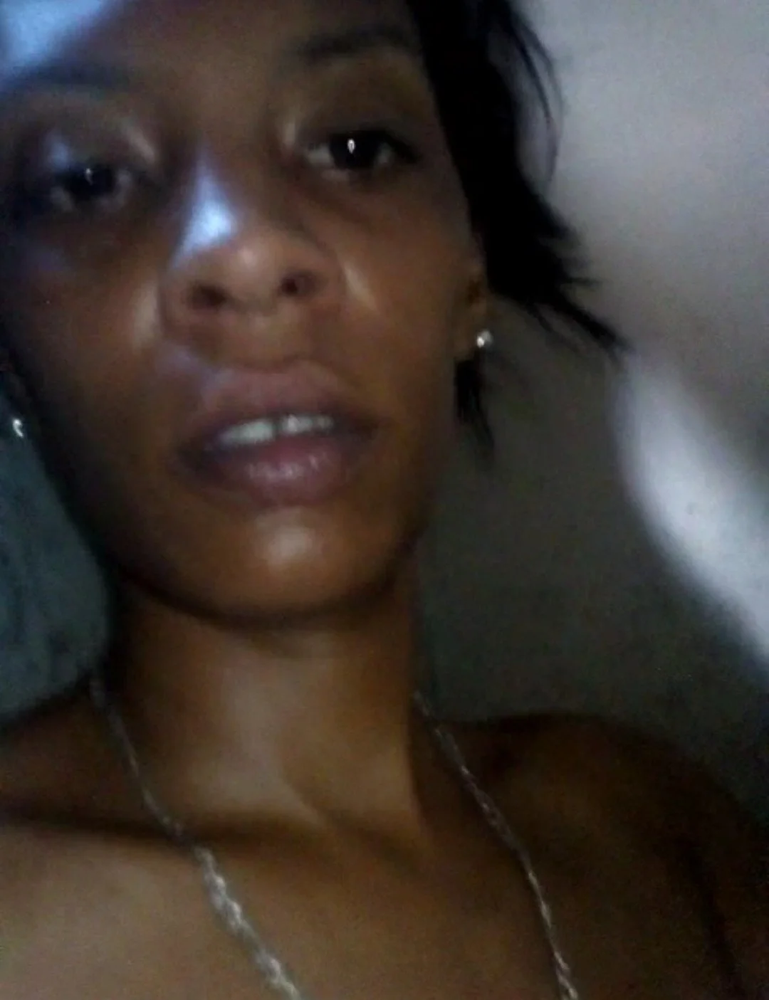 HOLA BBS AQUI EN EL BAÑO ESPERANDO A MI MACHO PARA QUE ME METAN LA VERGA Y ME DE LECHITA CALIENTE image 5