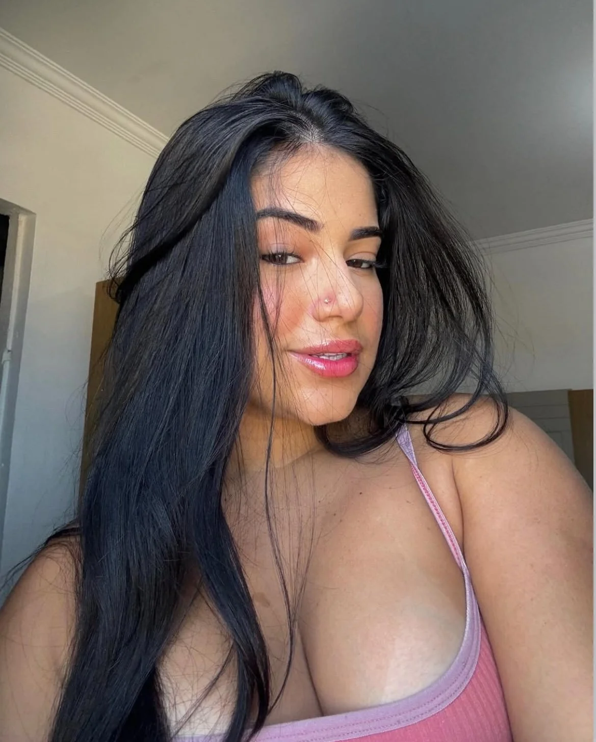 Leticia Morena gostosa em clima de copa image 2