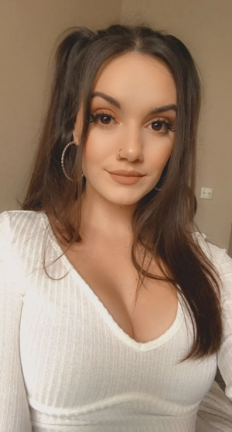 Gorgeous Girl Shows Off Her Perfect Body image 47