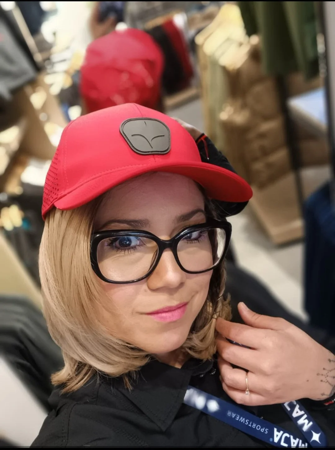 Rica cajera madurita de tetas caidas image 14