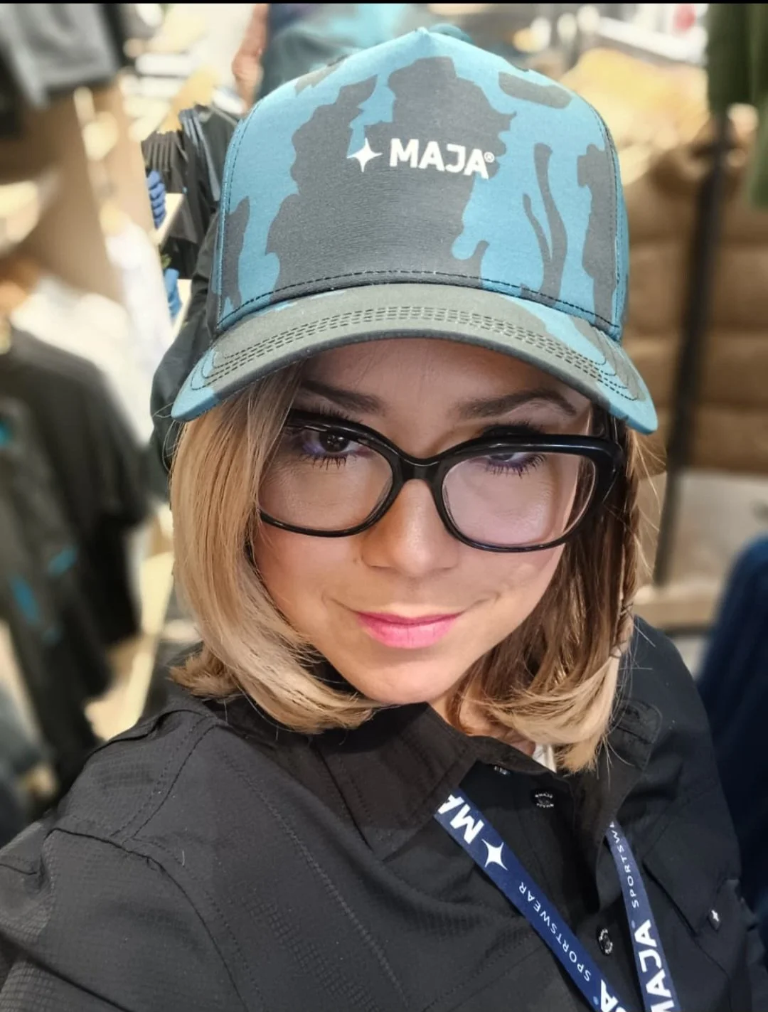 Rica cajera madurita de tetas caidas image 18