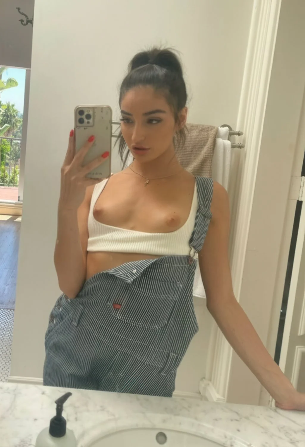 Emily Willis image 3