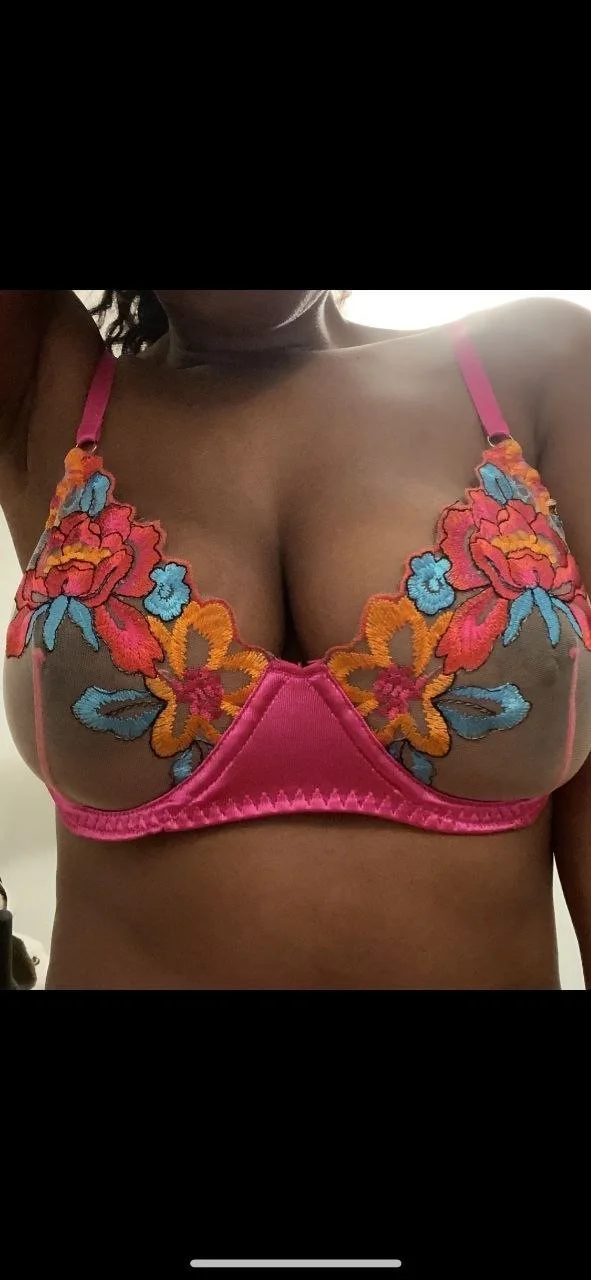 Curvy Ebony in lingerie leaked image 12