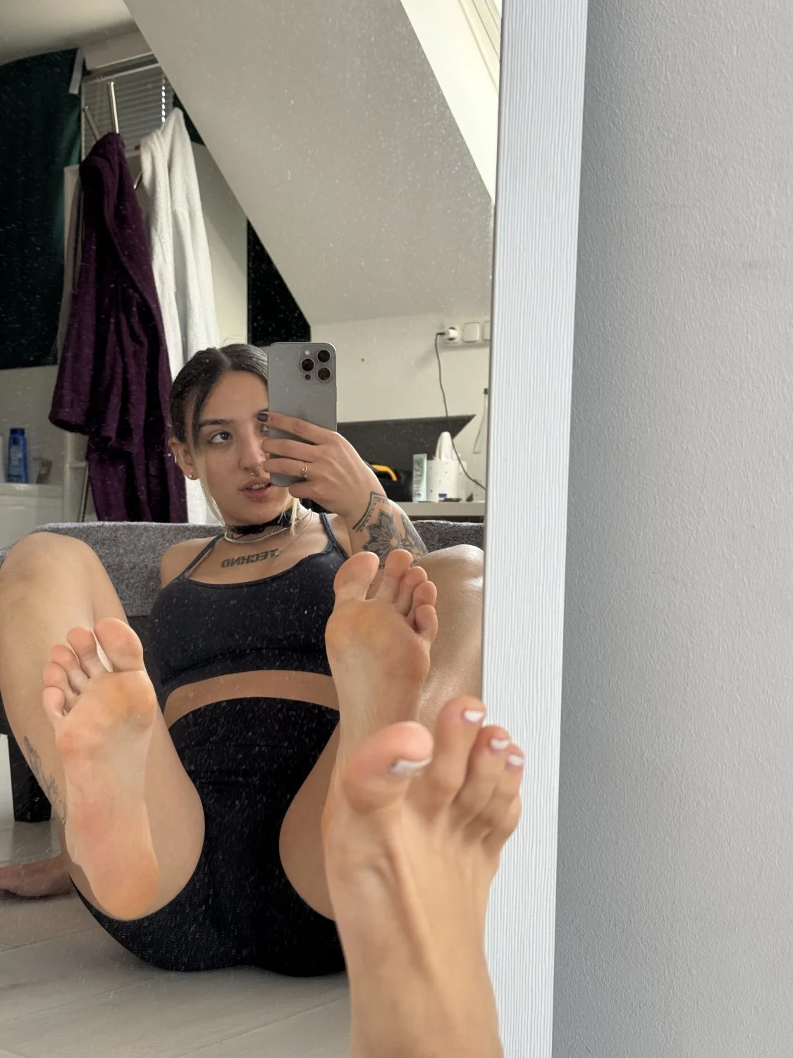 Where are all the foot guys at? image 5