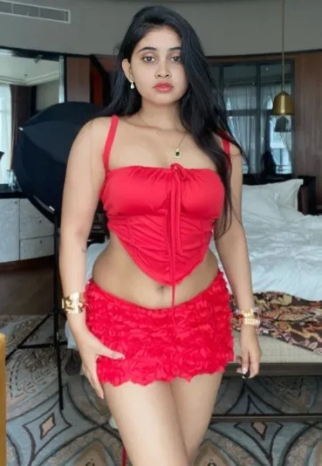 Busty indian baddie aishwarya from bangalore got hardfuck in hotel with her friends image 3
