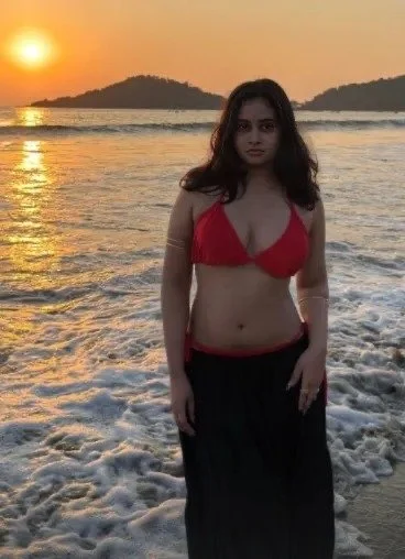 Busty indian baddie aishwarya from bangalore got hardfuck in hotel with her friends image 6