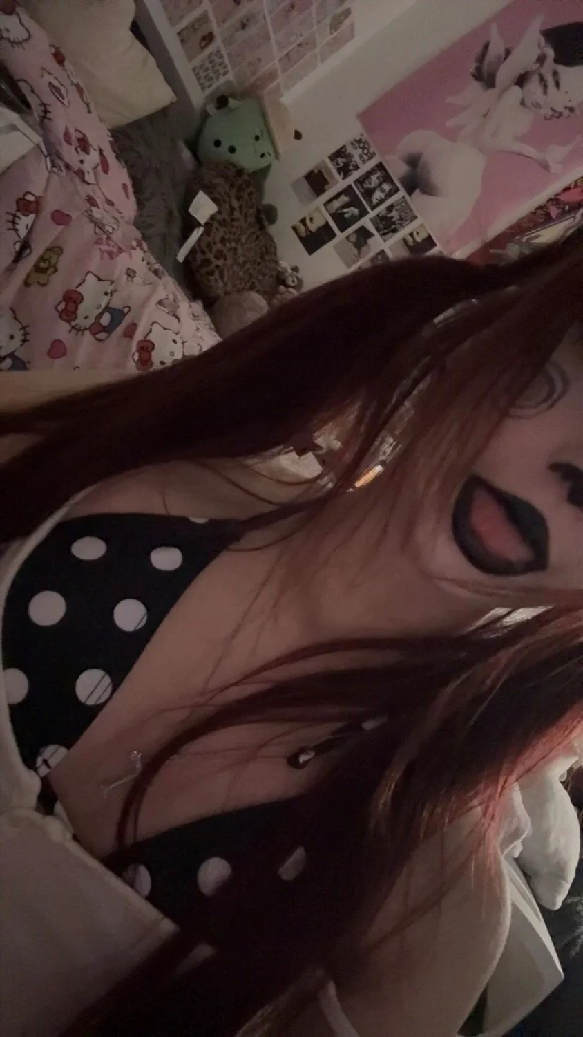 skinny whore 2 image 5