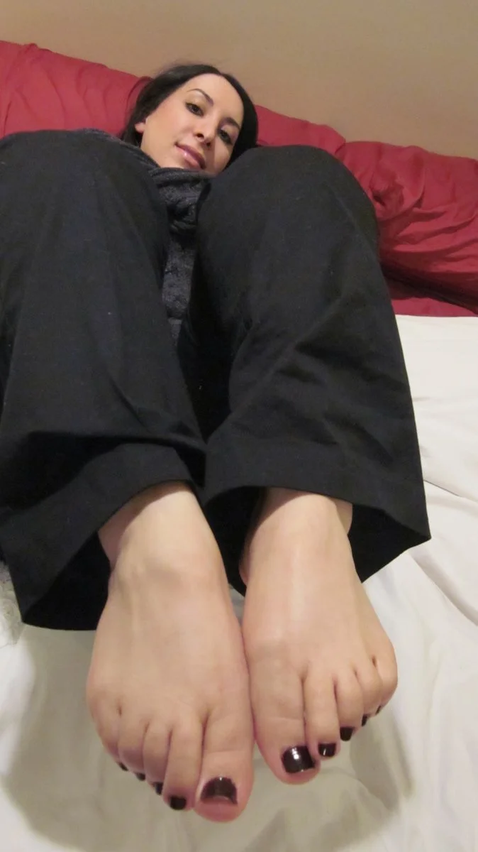 27 year old Armenian American nonni get her feet sprayed by her ex bf part 2 image 18
