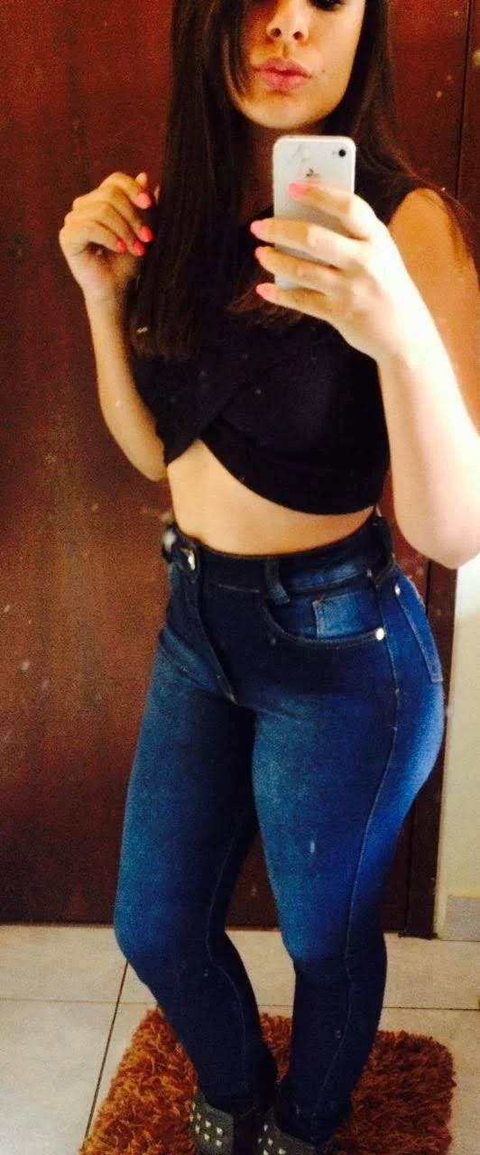 Morena rabuda Larissa casada main image