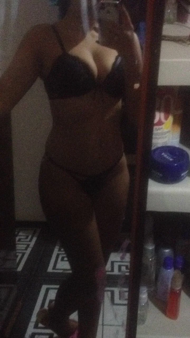 Morena rabuda Larissa casada image 5