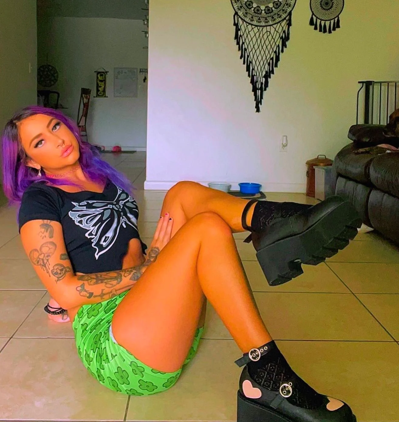 Twitter slut bee - see the videos image 13