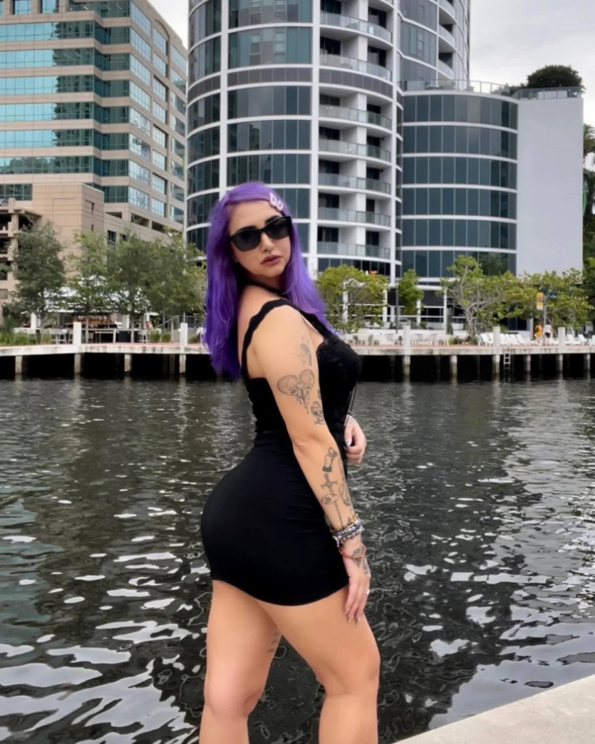 Twitter slut bee - see the videos image 21