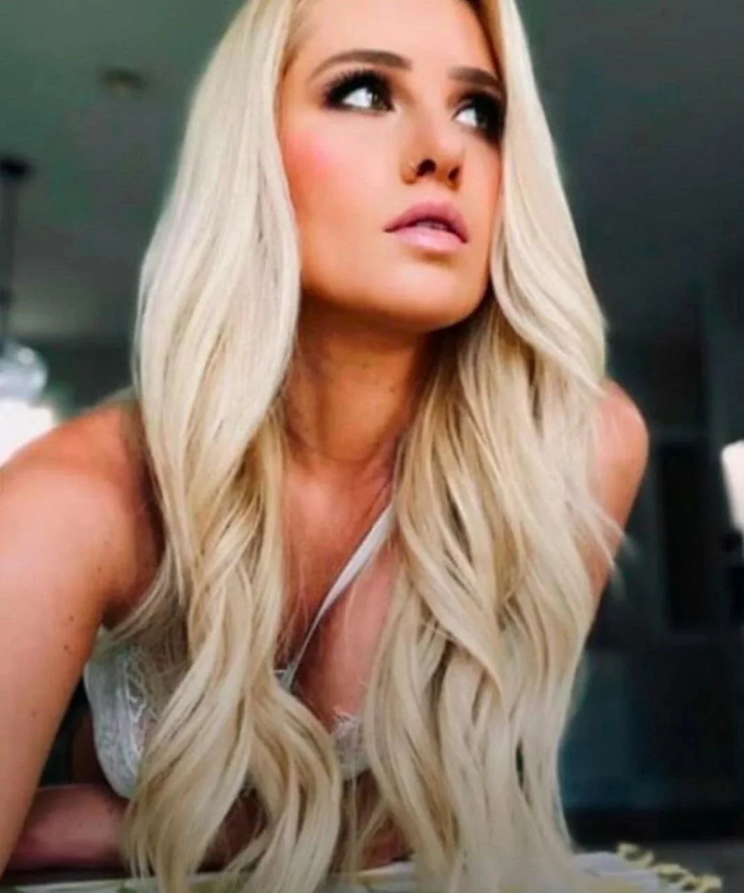 Smoking Hot Blonde Tomi image 13