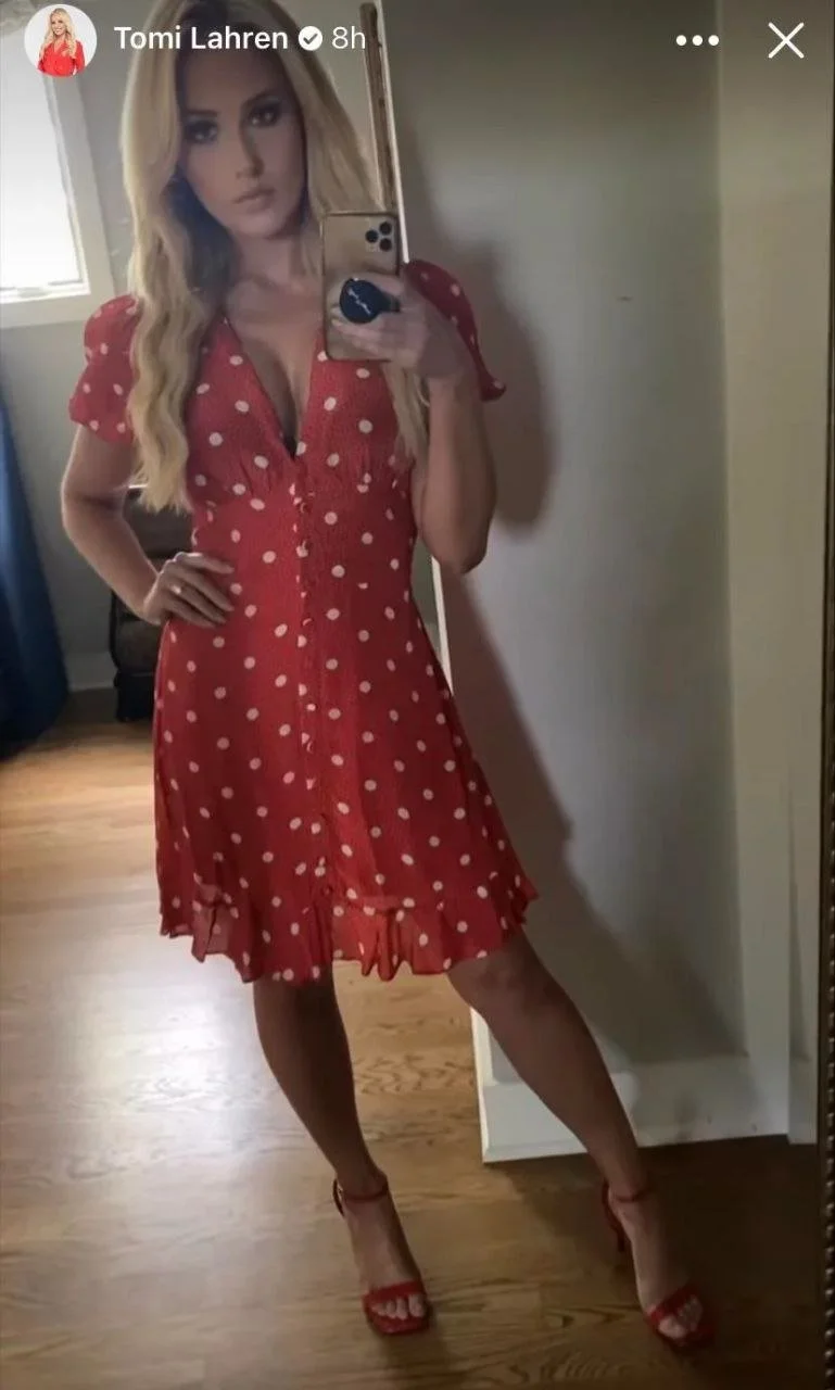 Smoking Hot Blonde Tomi image 30