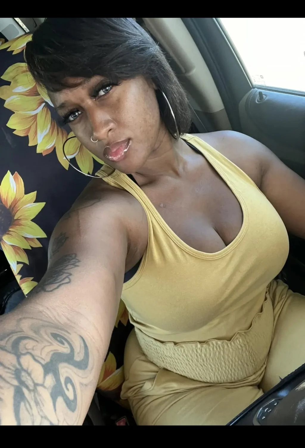 Anyone know this beautiful ebony auntie? image 3