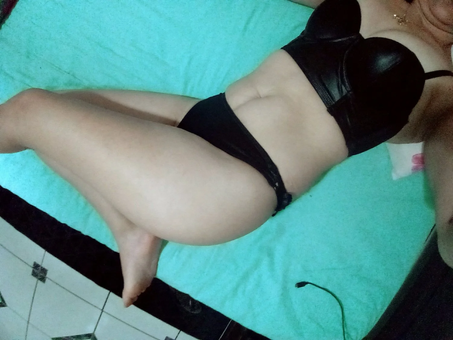 Coroa gostosa safada... sendo mostrada que rabo gostoso...mande a sua pra vitrine image 9