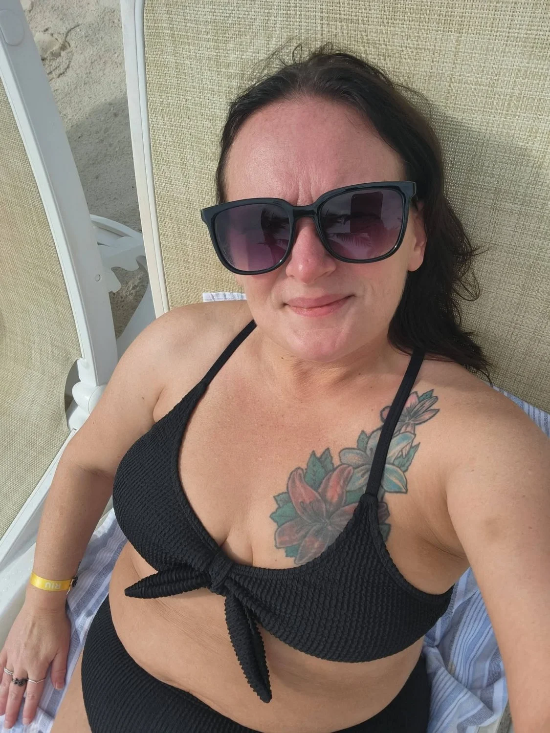 Mother & Daughter Swimsuit Cleavage image 18