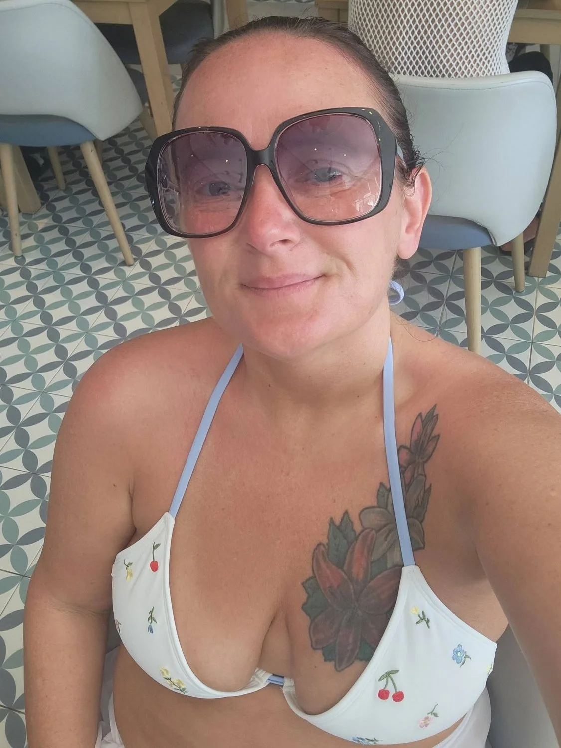 Mother & Daughter Swimsuit Cleavage image 9
